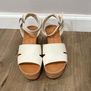 Dolce Vita Creme Platform Sandals